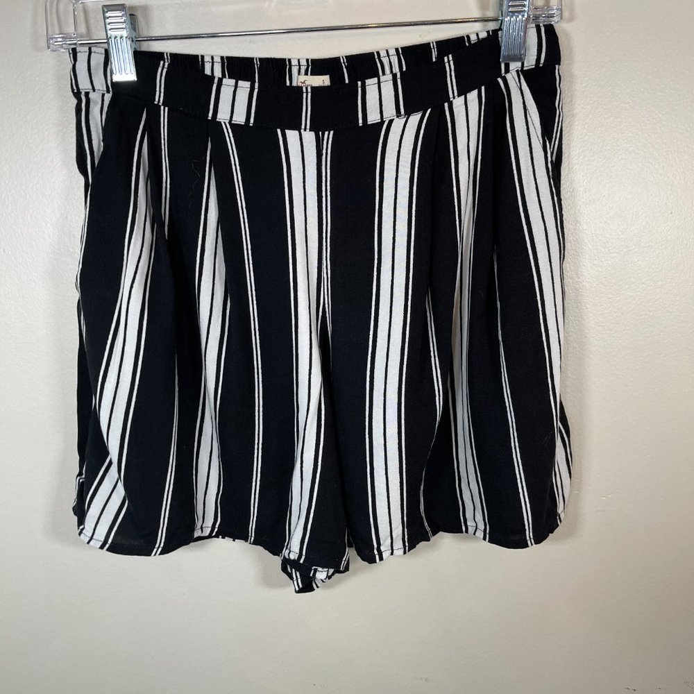 Hollister Black and White Striped Shorts - Picture 5 of 7